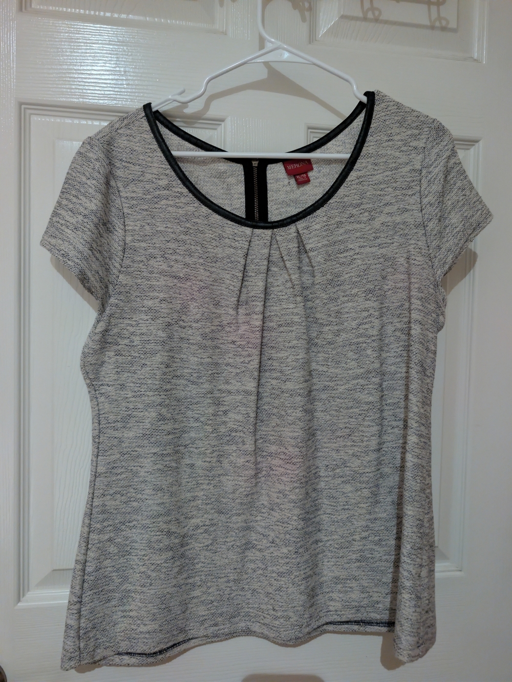Merona Gray Short Sleeve Scoop Neck Top with Black Trim